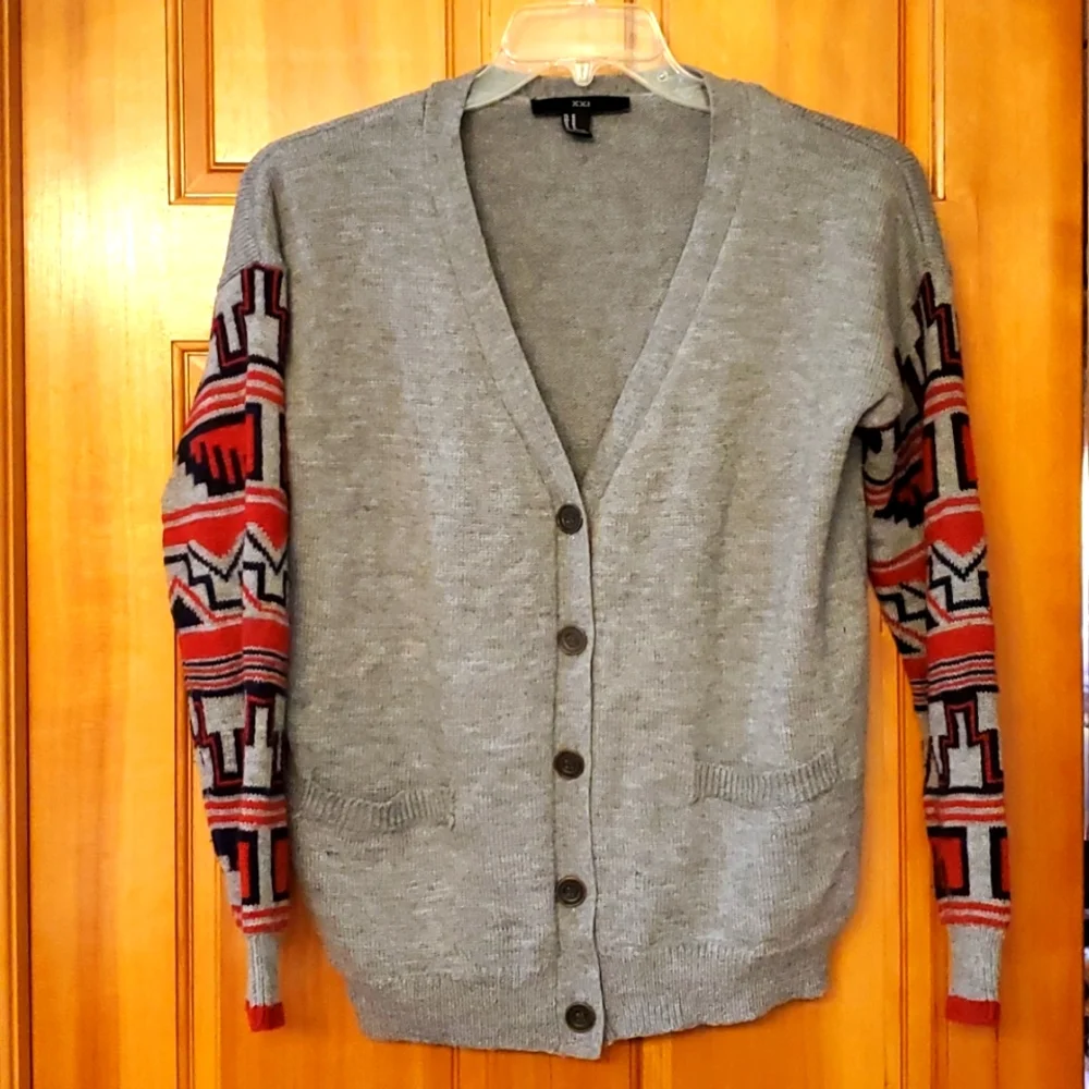 XXI Forever 21 Unisex Varsity Grey & Red‎ Tribal Buttondown Cardigan Size Medium